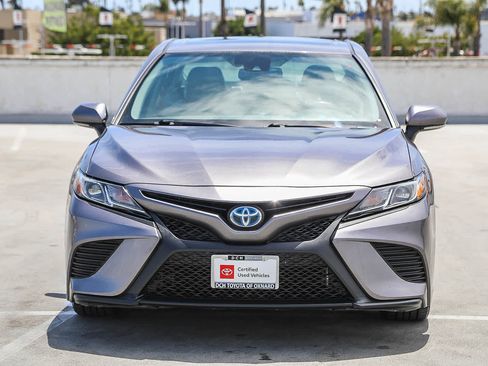 Certified 2019 Toyota Camry SE w/ Sunroof Package FWD image 3