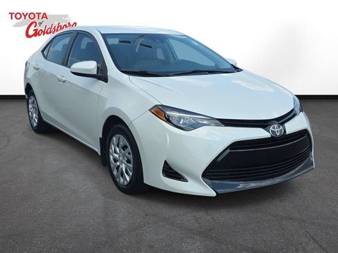 Used 2018 Toyota Corolla LE FWD image 3