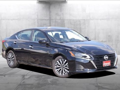 Certified 2025 Nissan Altima 2.5 SV w/ SV Premium Package AWD/4WD image 2