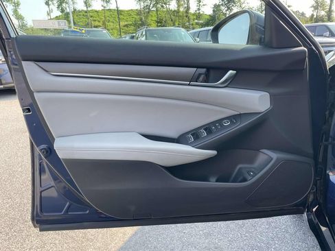 Used 2018 Honda Accord LX image 5