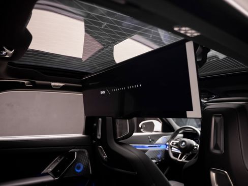 Used 2024 BMW 760i xDrive image 72