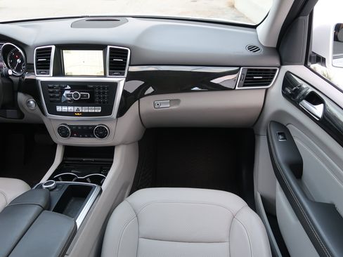 Used 2015 Mercedes-Benz ML 250 BlueTEC 4MATIC w/ Premium 1 Package image 15