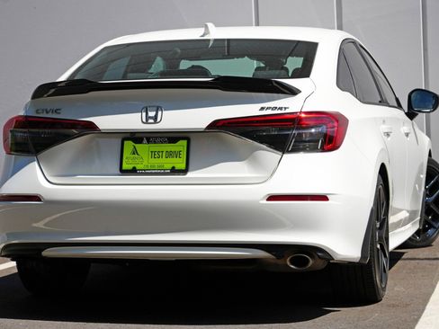 Used 2023 Honda Civic Sport image 4