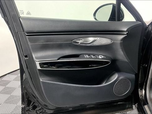 Certified 2025 Genesis GV70 2.5T AWD/4WD image 24
