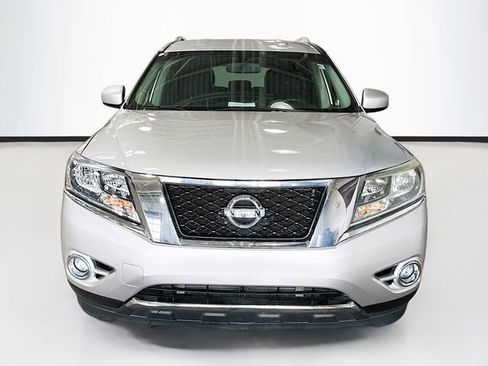 Used 2016 Nissan Pathfinder SV image 4