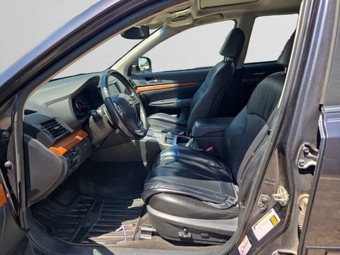 Used 2013 Subaru Outback 3.6R Limited AWD/4WD image 9