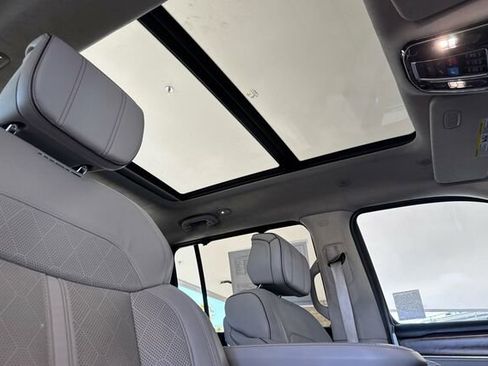 Used 2022 Jeep Grand Wagoneer Series II w/ Convenience Group III image 15