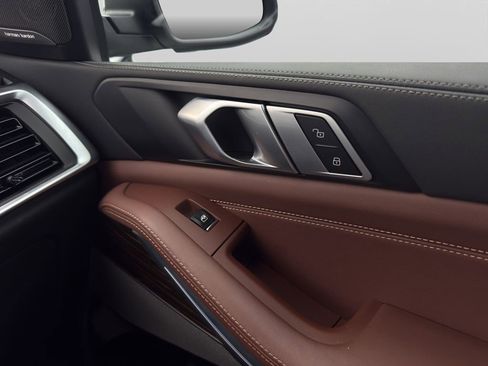 Used 2025 BMW X5 xDrive50e image 32