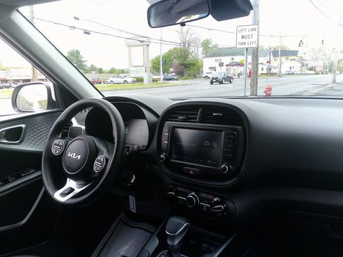 Used 2023 Kia Soul LX w/ Option Group 015 FWD image 23