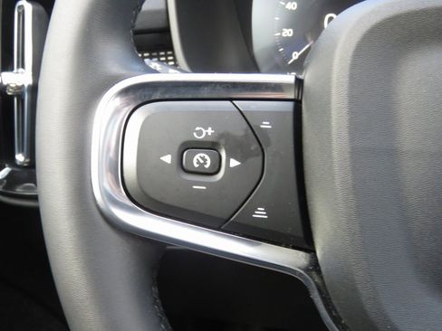 Used 2022 Volvo XC40 T5 R-Design w/ Advanced Package image 23