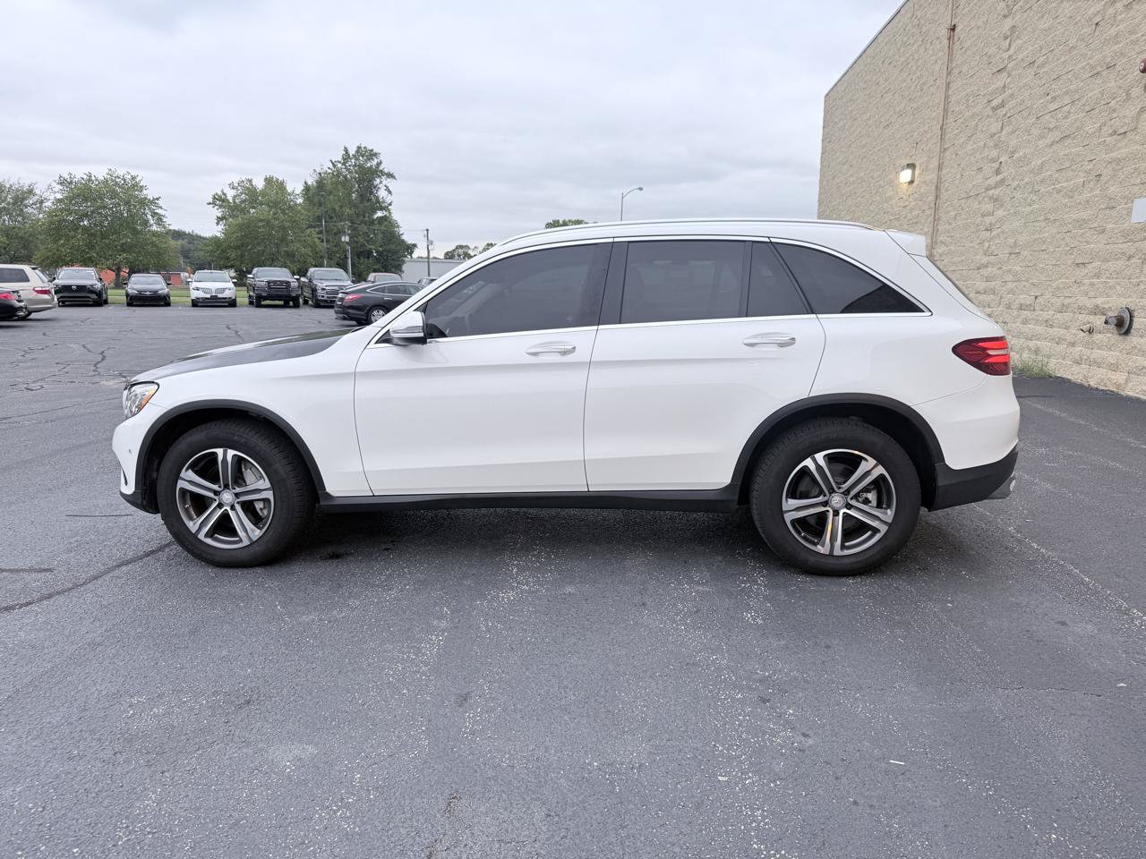 Used 2016 Mercedes-Benz GLC 300 4MATIC image 2