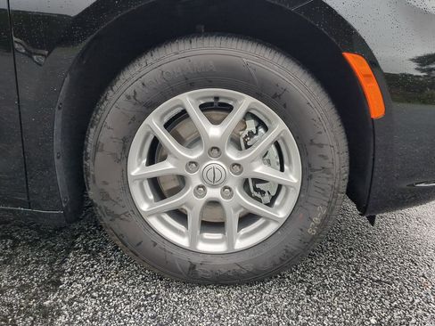 New 2026 Chrysler Pacifica Select image 9