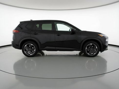 Used 2025 Nissan Rogue SV image 11