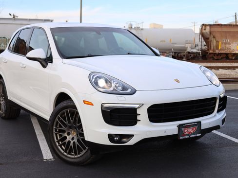 Used 2017 Porsche Cayenne Platinum Edition image 2