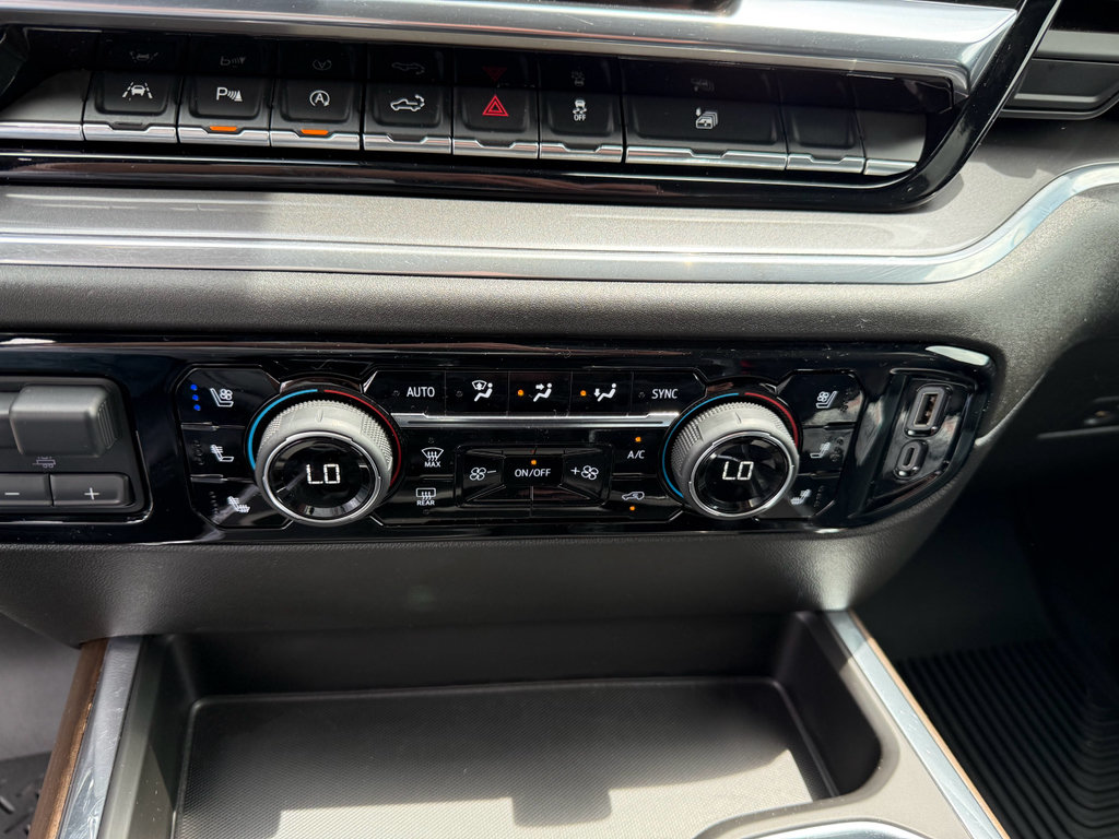 Used 2023 Chevrolet Silverado 1500 High Country w/ Technology Package AWD/4WD image 24