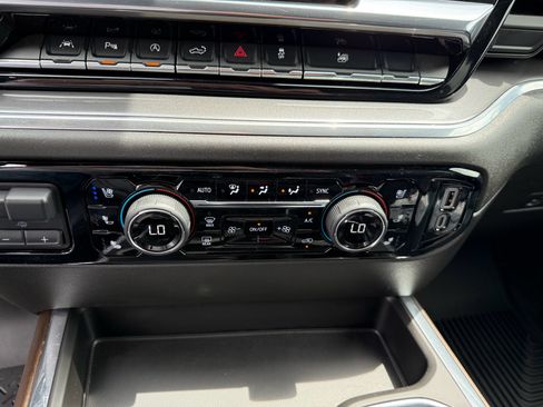 Used 2023 Chevrolet Silverado 1500 High Country w/ Technology Package AWD/4WD image 24
