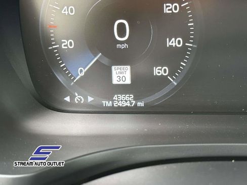 Used 2022 Volvo S60 B5 Inscription image 28