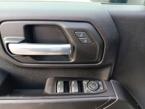 Used 2022 Chevrolet Silverado 2500 Custom w/ Custom Value Package image 18