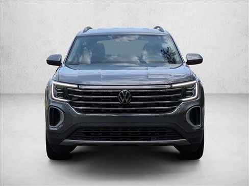 Used 2024 Volkswagen Atlas SE image 2