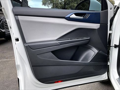 Certified 2022 Volkswagen Taos SE image 22