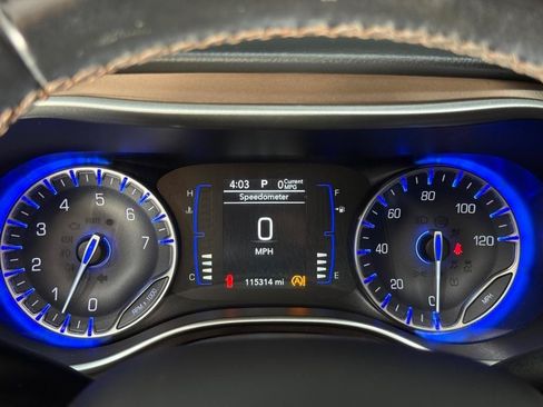 Used 2018 Chrysler Pacifica Touring-L FWD image 13