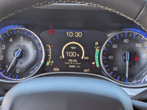 Used 2024 Chrysler Pacifica Touring-L image 26