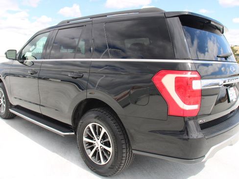Used 2018 Ford Expedition XLT AWD/4WD image 5