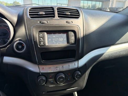 Used 2020 Dodge Journey SE w/ SE Popular Equipment Group FWD image 13