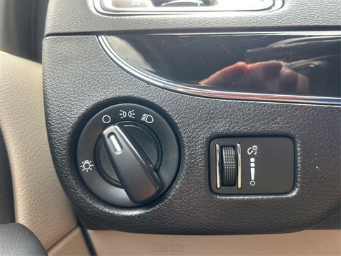 Used 2015 Dodge Grand Caravan SE FWD image 27