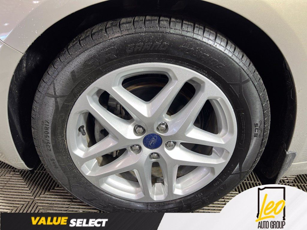 Used 2015 Ford Fusion SE FWD image 9