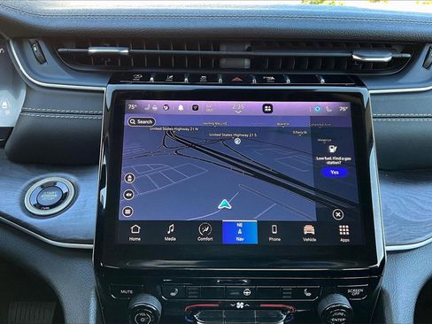 Used 2023 Jeep Grand Cherokee L Limited w/ Black Appearance Package image 12