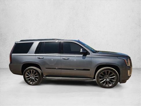 Used 2019 Cadillac Escalade Luxury w/ Escalade Sport Edition AWD/4WD image 4