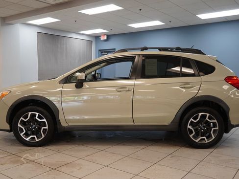 Used 2017 Subaru Crosstrek 2.0i Premium w/ Moonroof Package AWD/4WD image 2