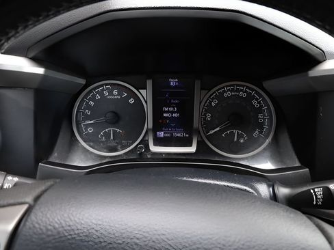 Used 2018 Toyota Tacoma SR5 RWD image 31