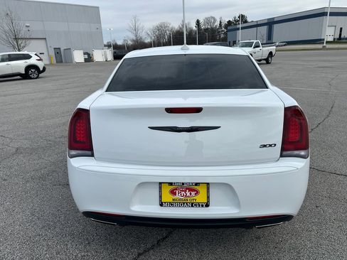 Used 2021 Chrysler 300 Touring w/ Sport Appearance Package RWD image 4