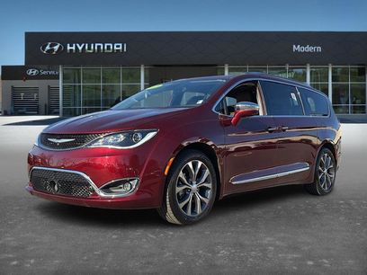 Used 2019 Chrysler Pacifica Limited w/ Tire & Wheel Group