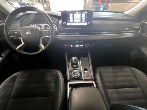 Used 2023 Mitsubishi Outlander SE image 22