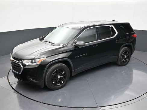 Used 2021 Chevrolet Traverse LS FWD image 12