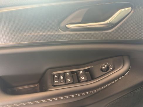 New 2025 Jeep Grand Cherokee Altitude AWD/4WD image 9