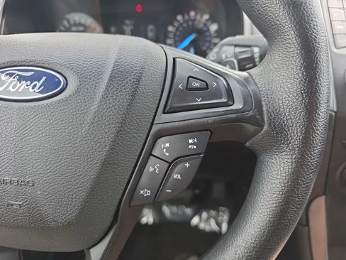 Used 2018 Ford Edge SE FWD image 17