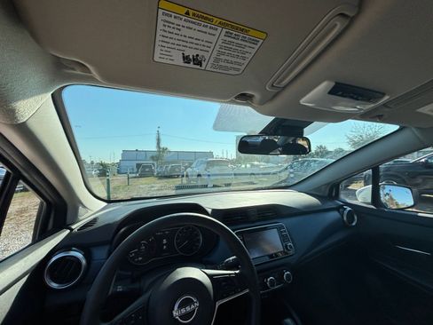 Used 2025 Nissan Versa SV image 33