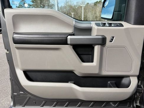 Used 2015 Ford F150 XLT w/ Equipment Group 302A Luxury image 10