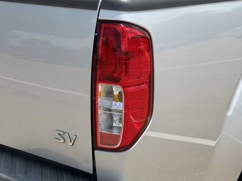 Used 2011 Nissan Frontier SV RWD image 7