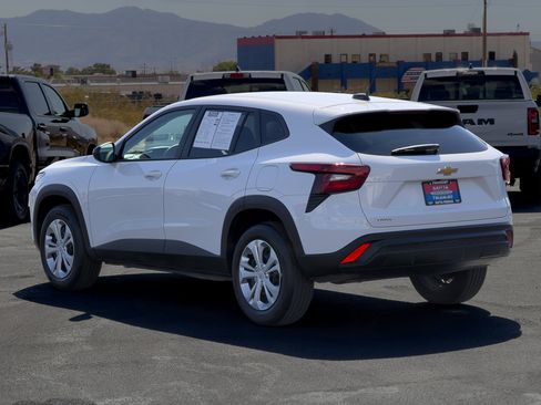 Used 2026 Chevrolet Trax LS FWD image 3