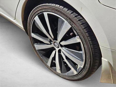 Used 2020 Nissan Altima 2.5 SR w/ Premium Package image 24