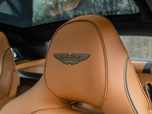 Used 2025 Aston Martin Vanquish RWD image 9