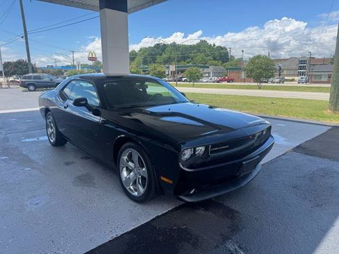 Used 2014 Dodge Challenger R/T w/ Electronics Convenience Group RWD image 3