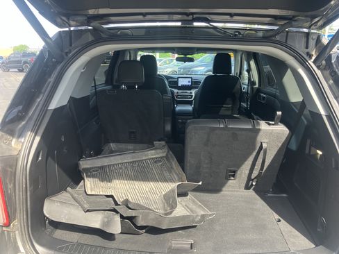 Used 2023 Ford Explorer XLT w/ Equipment Group 202A AWD/4WD image 13