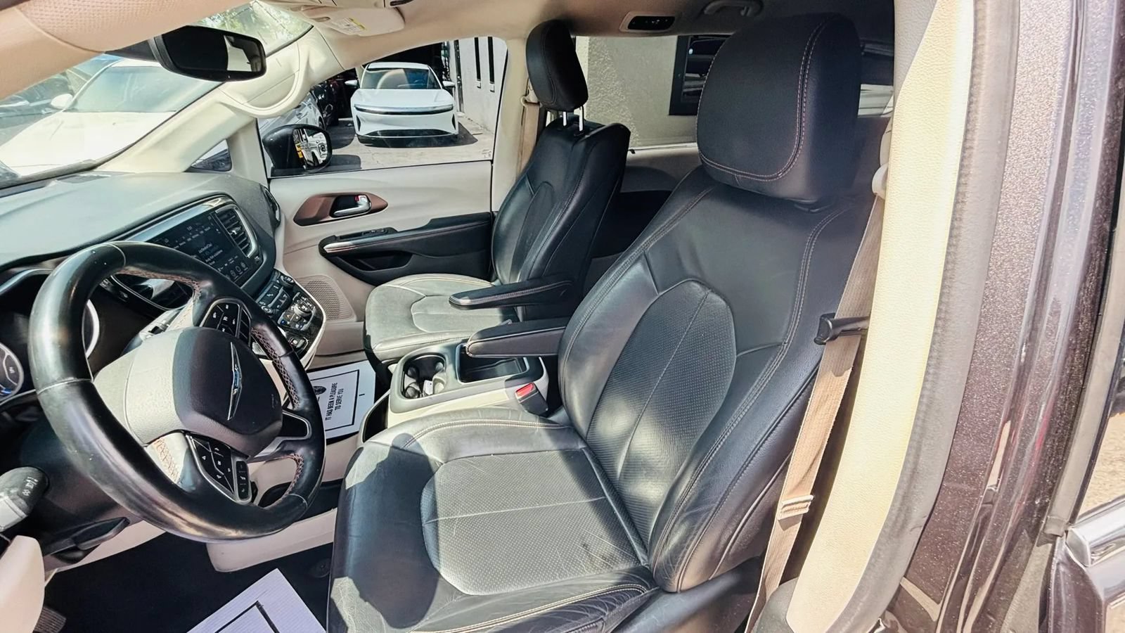 Used 2018 Chrysler Pacifica Touring-L Plus FWD image 9