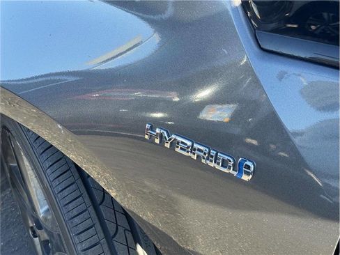 Used 2019 Toyota Prius XLE image 36